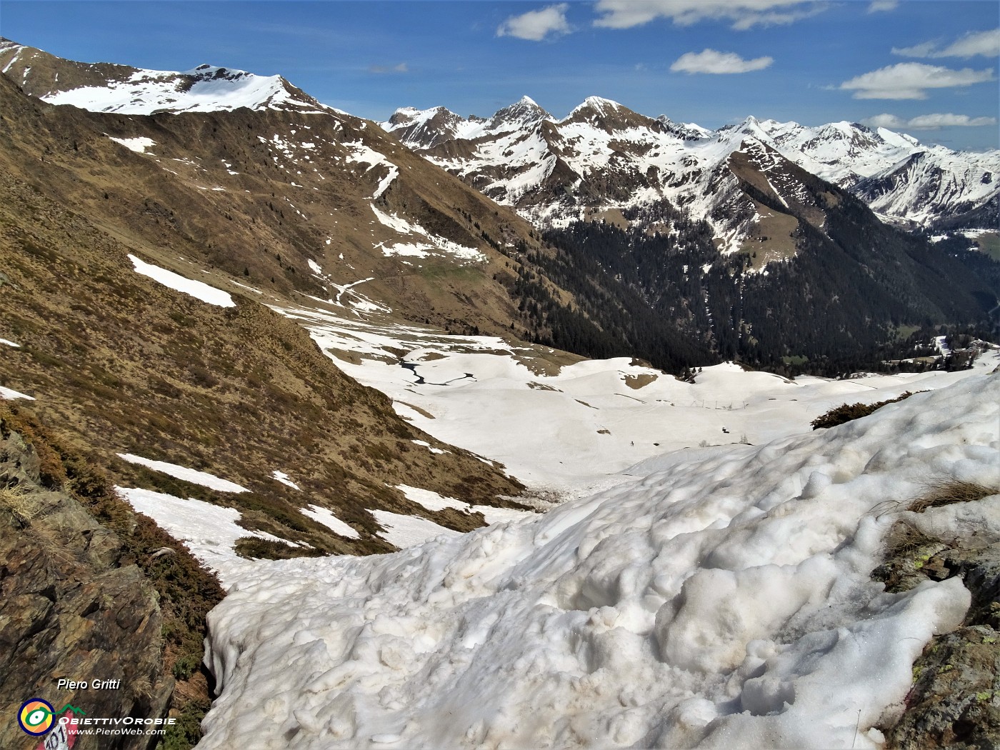 61 Dalla Forcella Rossa scendo con attenzione nel primo tratto per neve molliccia e scivolosa .JPG